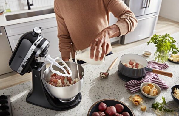 KitchenAid Classic Series 4.5 Quart Tilt-Head Stand Mixer K45SS, Onyx Black - Image 5